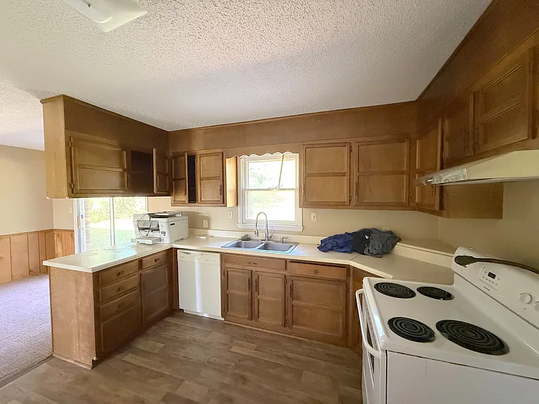 6079 Wall Triana Hwy — Photo 13