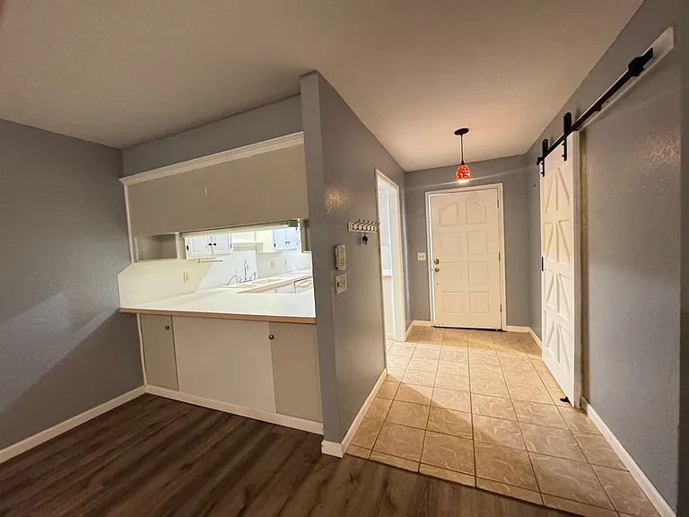 905 Rambling Oaks Dr — Photo 6