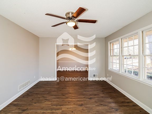 18723_003_wm_-_living_room_13475688.jpg