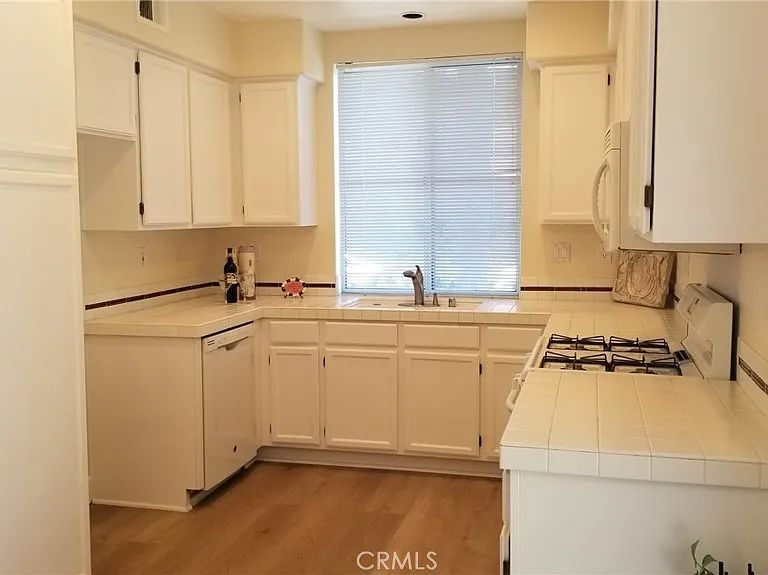 13440 N Bowers Ct — Photo 6