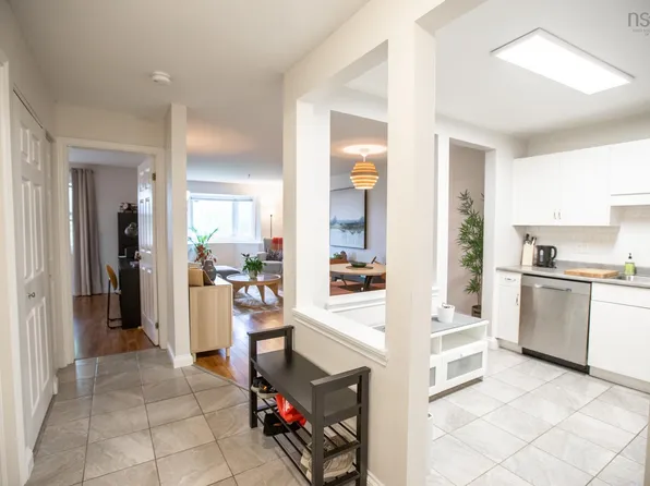 87 Kearney Lake Rd #104, Halifax, NS B3M 4H1