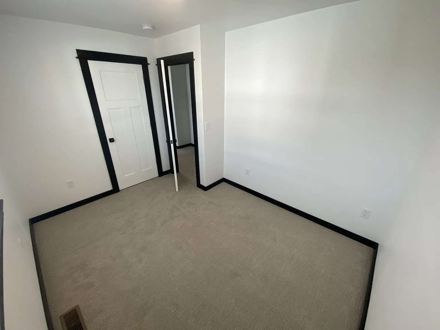 2977 Fen Way - B — Photo 4