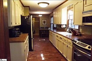 5th image of 300 Meadow Wood Dr