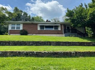 44 1st St SE, Pulaski, VA 24301