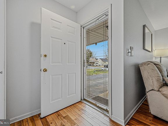 2nd image of 306 Willa Rd