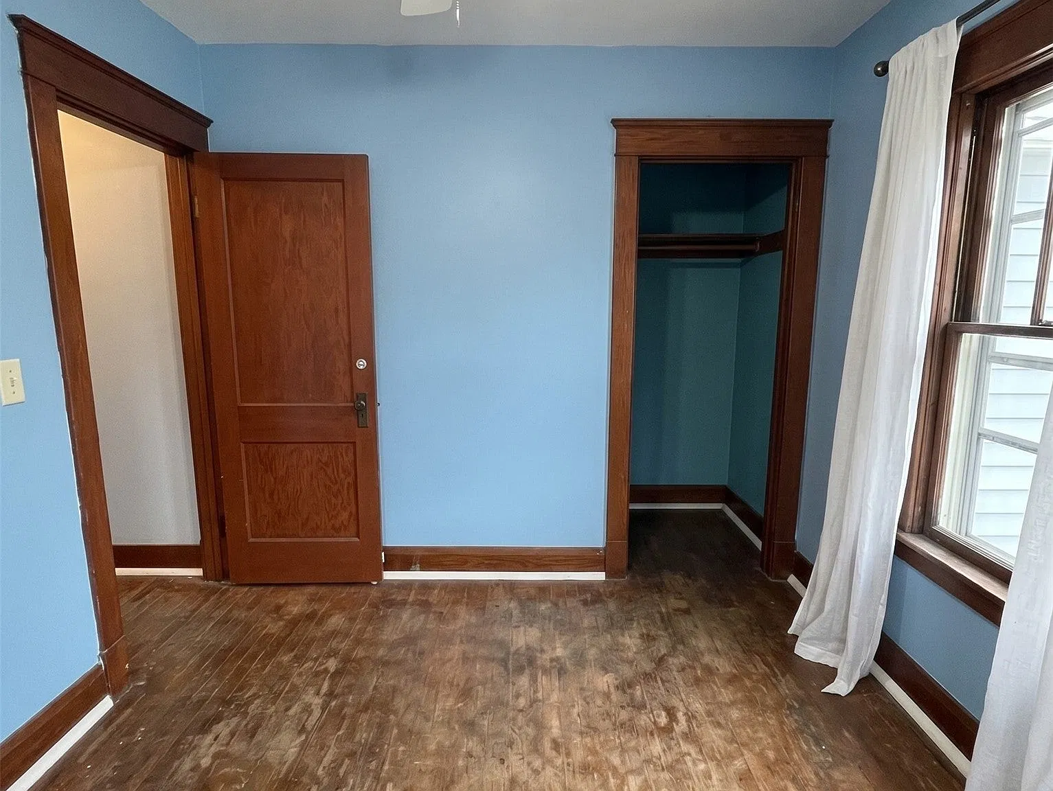 3 bed, 1.0 bath, 1300 sqft, $1,500 — Photo 4