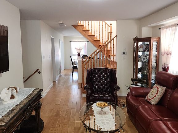4th image of 69 Rampart Cres