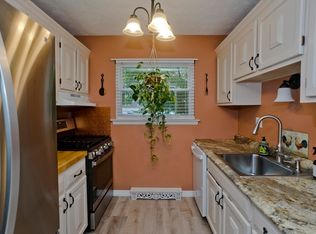 142 Autumn St APT F, Agawam, MA 01001