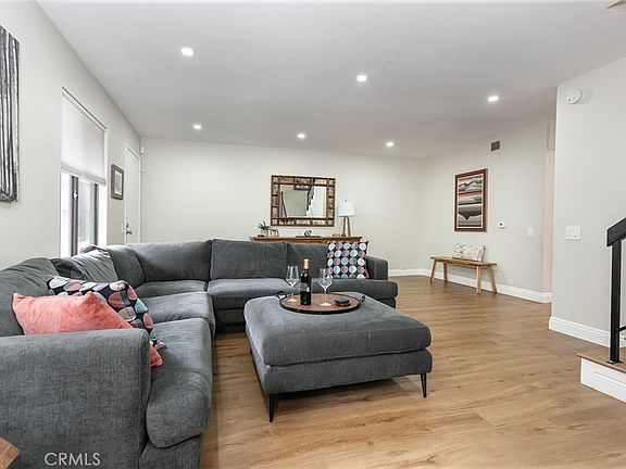 4th image of 20126 Runnymede St Unit 22
