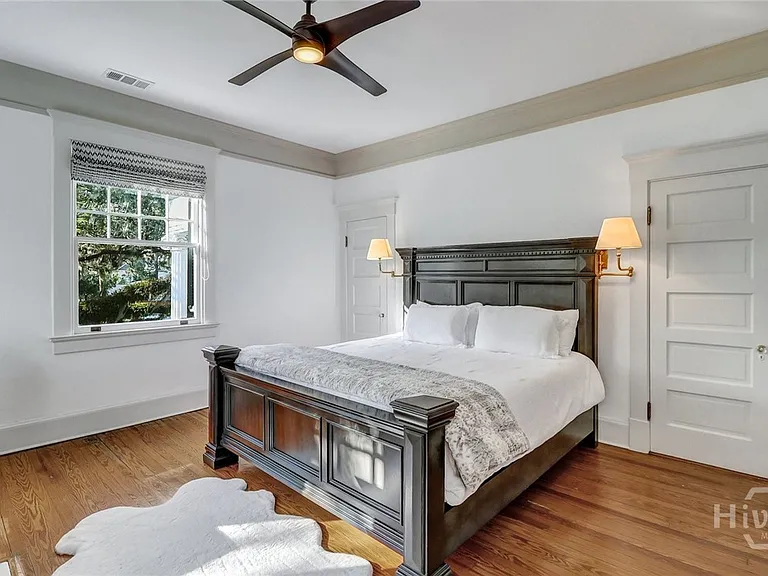 602 E Victory Dr — Photo 23
