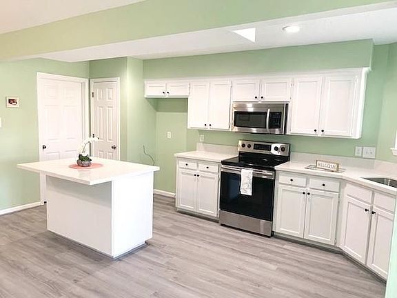 2nd image of 38 Saint Andrews Ln