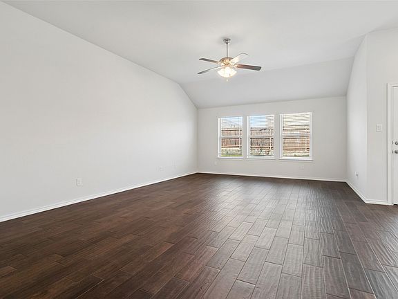 3rd image of 2924 Montrose Trl