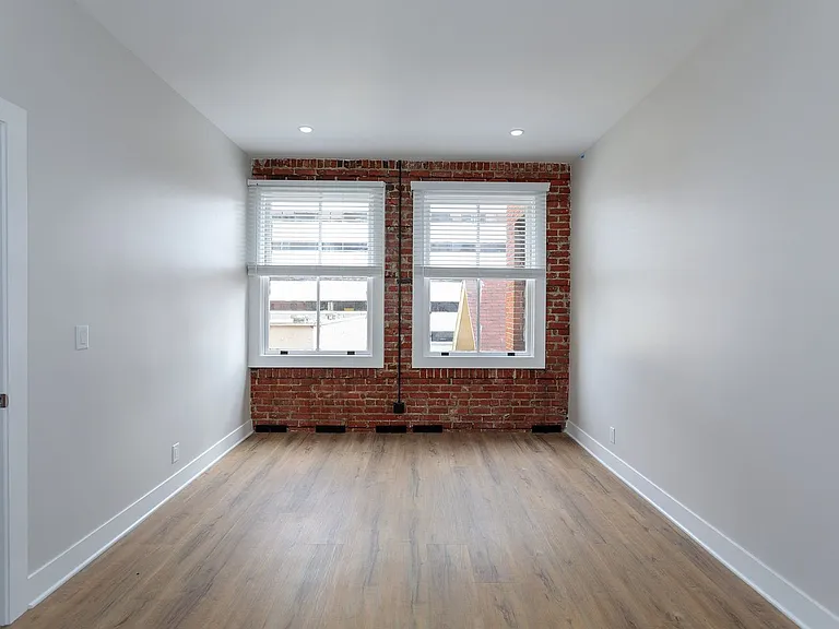 149 S Los Robles Ave — Photo 15