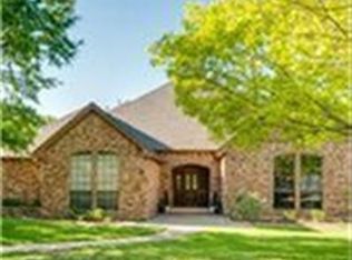1008 Oak Ridge Ct, Kennedale, TX 76060
