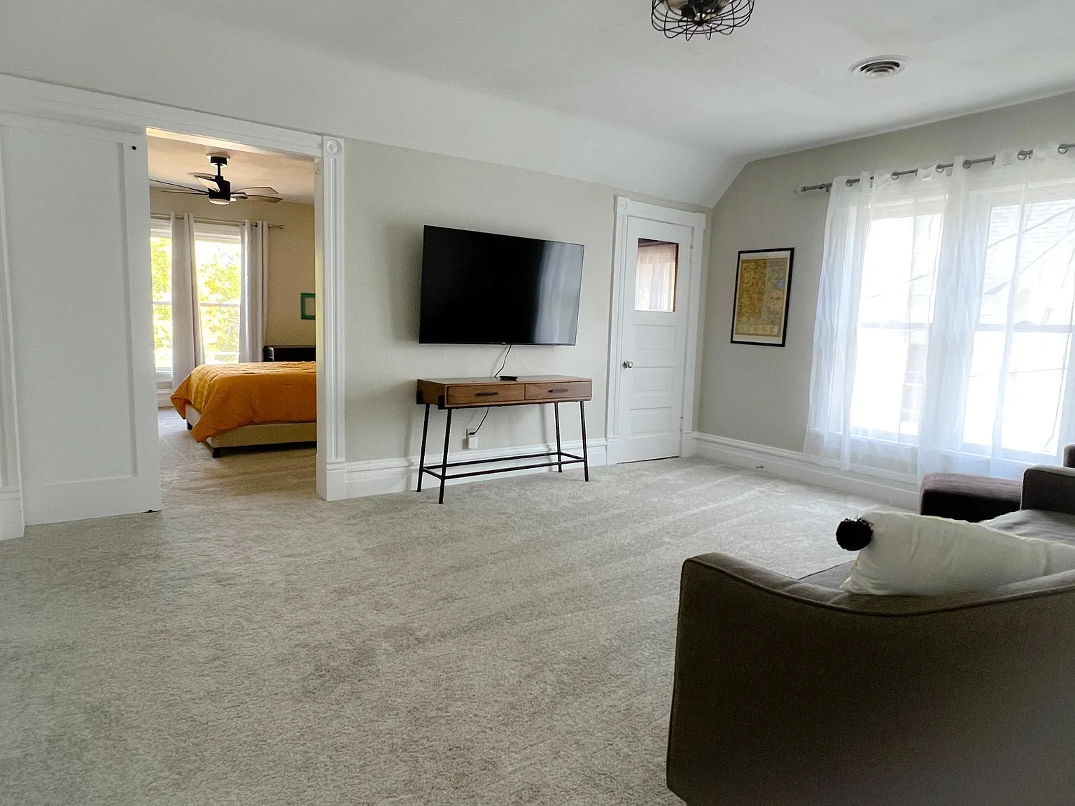 2 bed, 1050 sqft, $2,100 — Photo 3