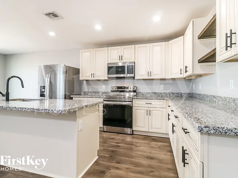 3858 W Tamarisk Ave — Photo 6