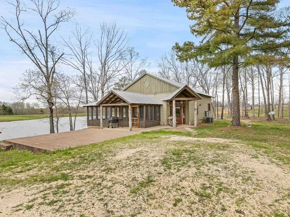 1060 Holly Springs Rd, Henderson, TN 38340