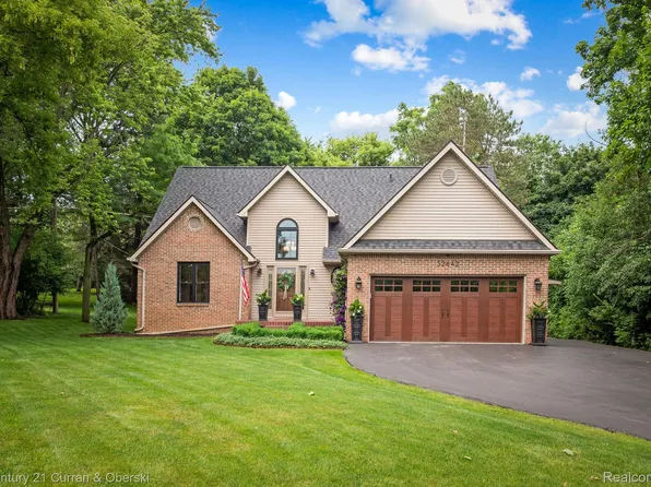 32642 W Eleven Mile Rd, Farmington, MI 48334