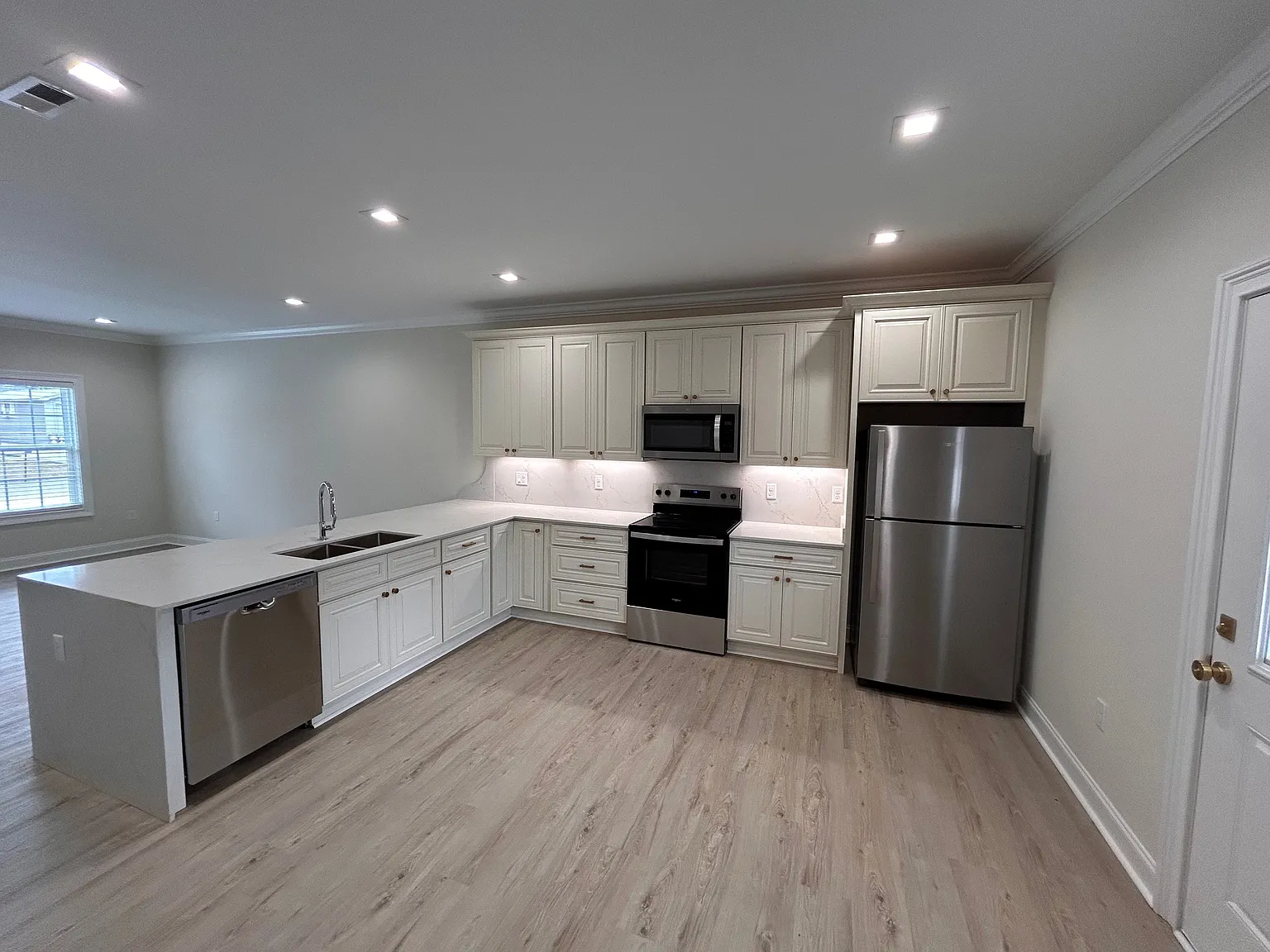 2 bed, 2.5 bath, 1200 sqft, $1,600 — Photo 3