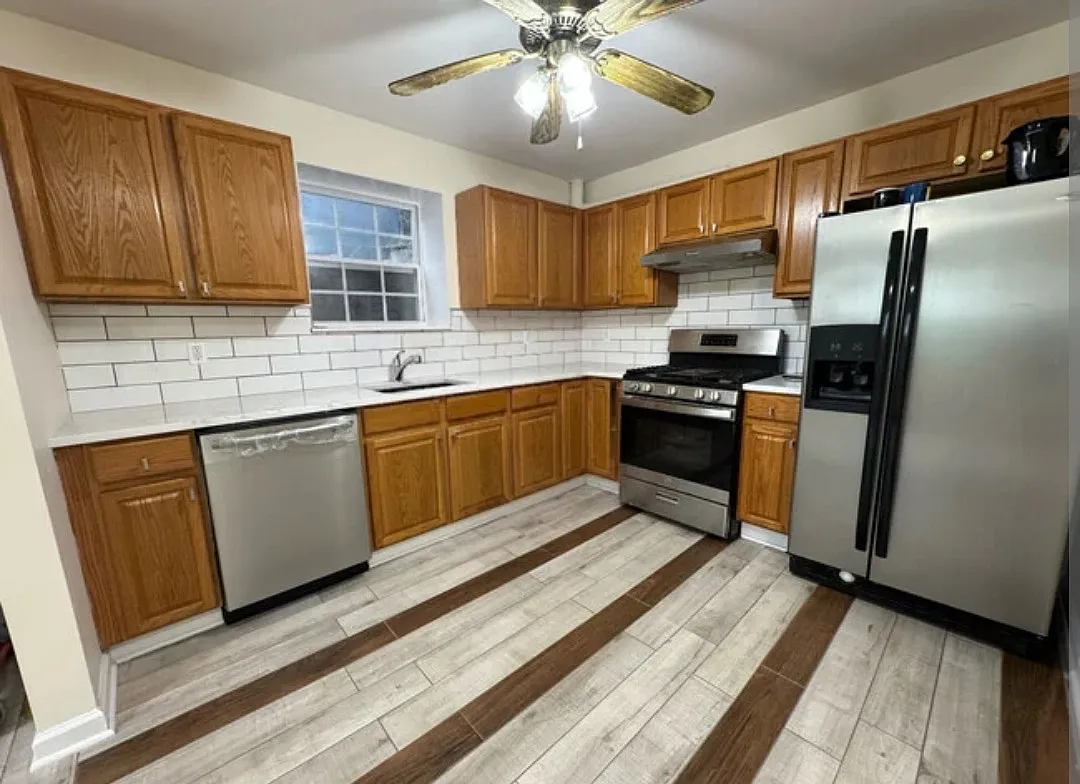 3 bed, 1000 sqft, $3,500 — Photo 1