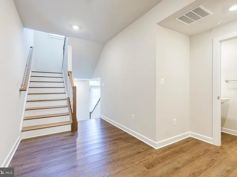 200 Hickory Hollow Ct — Photo 3