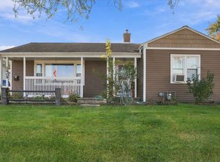 1409 Grandview Dr, Clinton, IA 52732