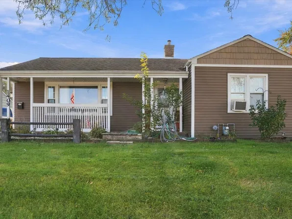 1409 Grandview Dr, Clinton, IA 52732