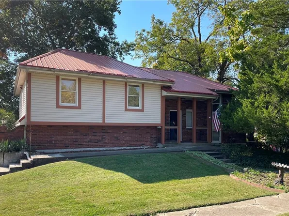 220 E 5th St, Lawson, MO 64062