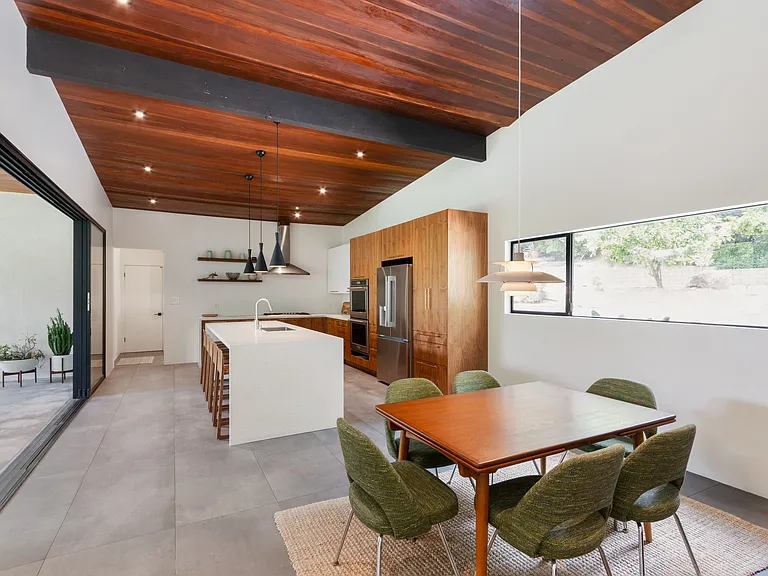 1540 Lancashire St — Photo 8