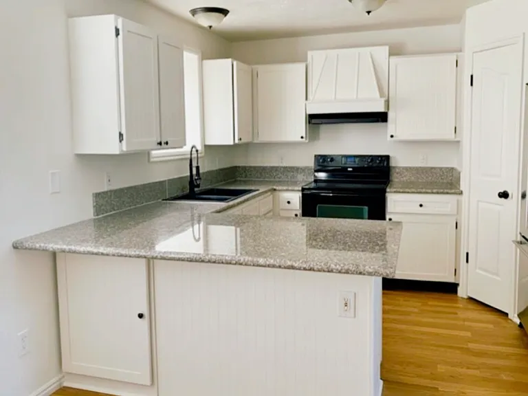 Kitchen with all appliances