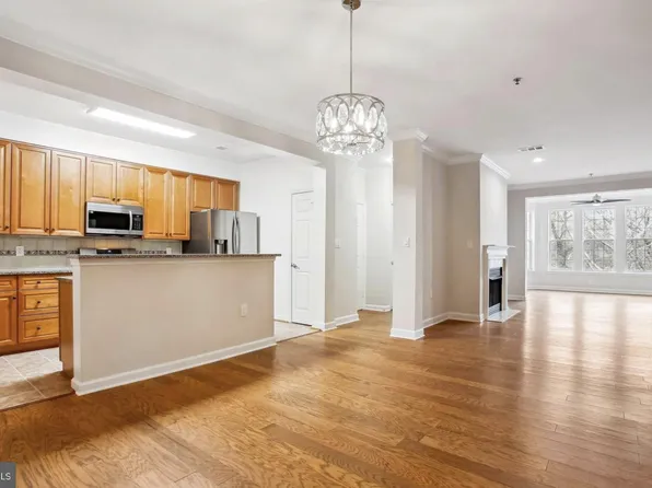 10328 Sager Ave Unit 407, Fairfax, VA 22030