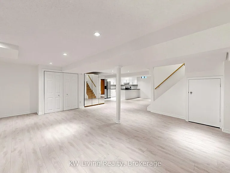 33 Southgate Cres — Photo 39