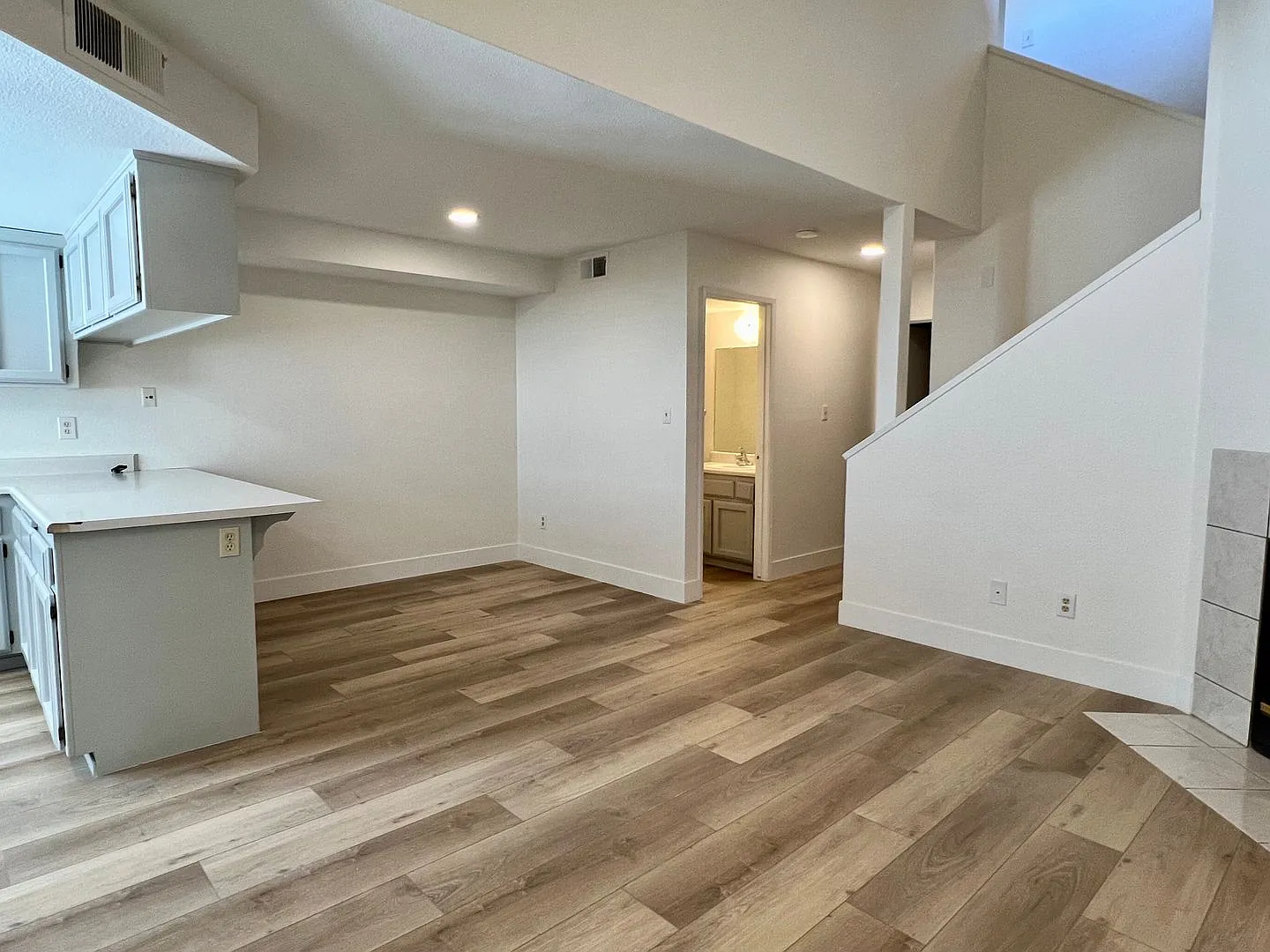 Newly Renovated 2-Bedroom Townhouse with 2-Car Garage in Quailwood — Photo 2