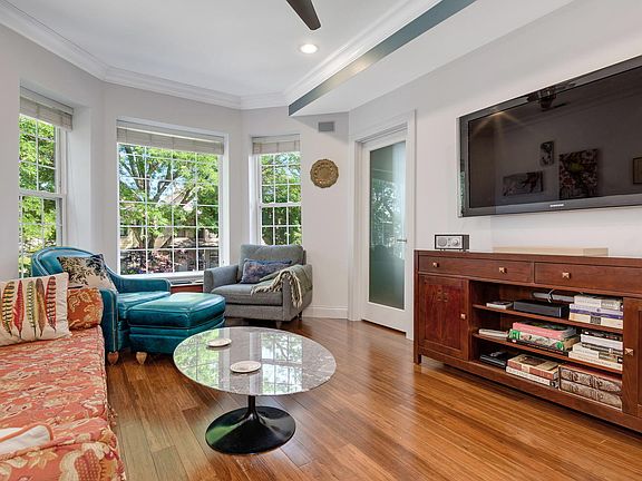 2nd image of 1619 W Carmen Ave