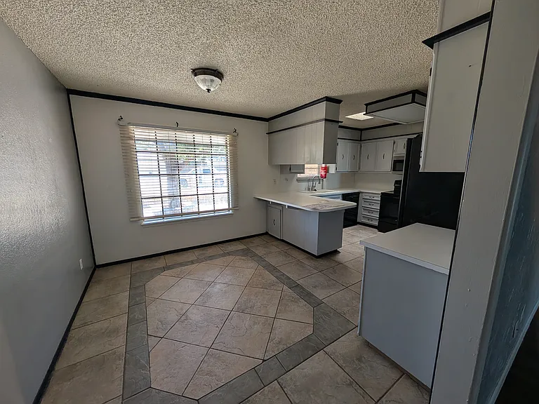 305 Rayburn St — Photo 15