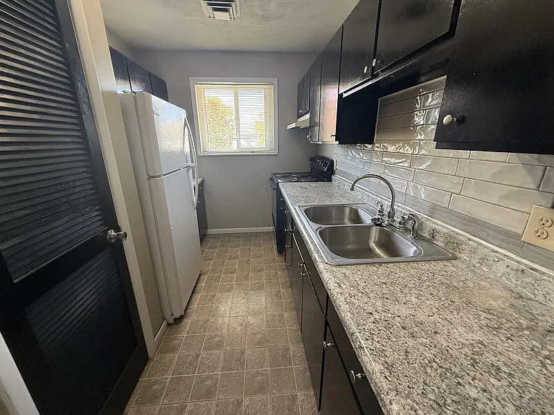 2 bed, 1.0 bath, 900 sqft, $940 — Photo 2