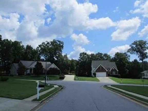 Exterior Neighborhood (street photo)