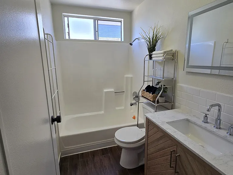 1237 W 22nd St #A — Photo 3
