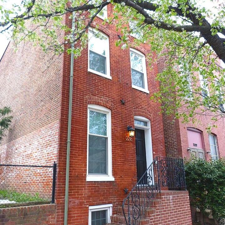 Welcome to 2218 E. Fairmount!