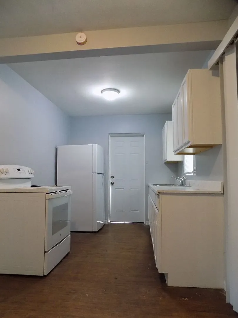 3 Bedroom 1 Bath Home For Rent at 4512 Lawne Ct. Orlando, Fl. 32808 — Photo 4