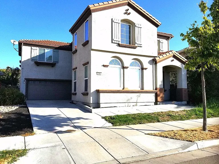 333 Danbury Pl — Photo 1