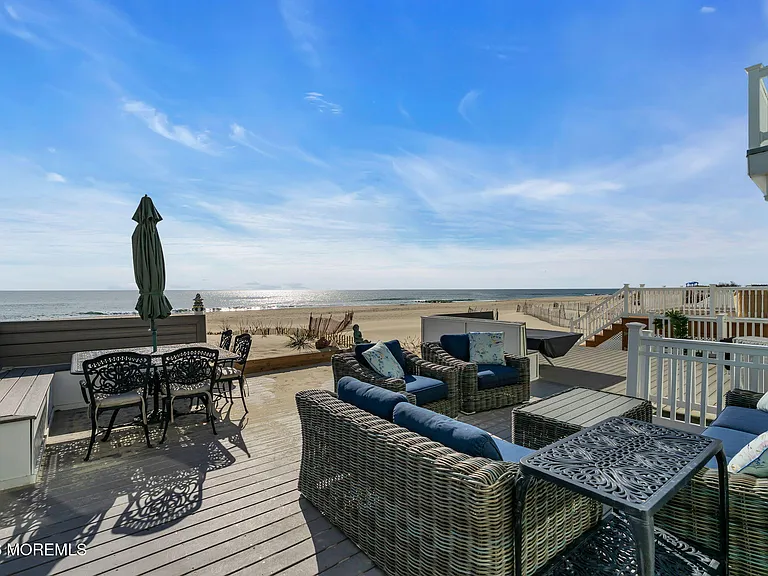 55 Beach Front — Photo 38