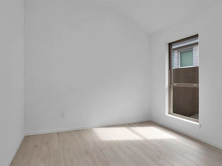 2910 Starling Dr — Photo 10