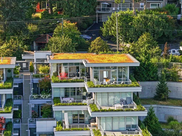 876 Keith Rd #702, West Vancouver, BC V7T 1M3