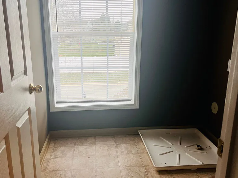 105 Charing Pl — Photo 12