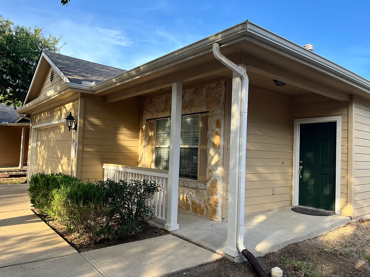 Front of home with porch - 3801 Bronco Bend Loop