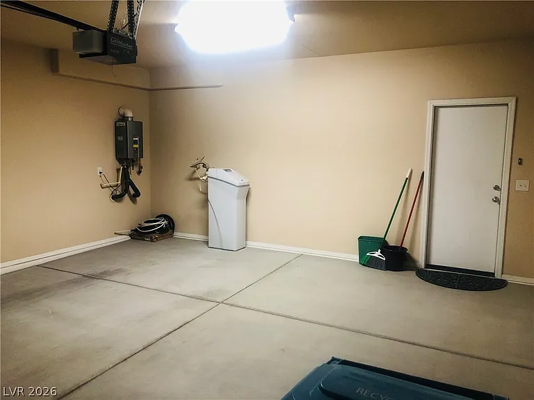 5827 Corbin Ave — Photo 16