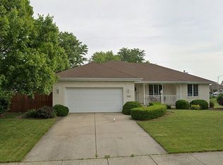 97 Summerhill Dr, Dyer, IN 46311