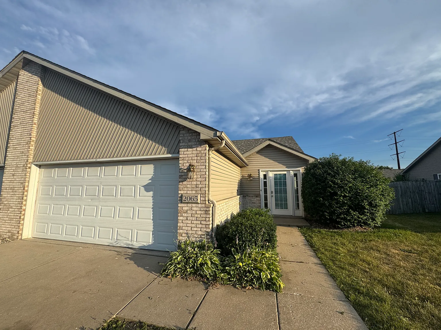 3 bed, 1230 sqft, $2,150 — Photo 1