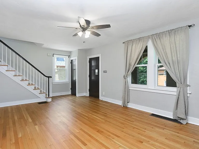 804 Center Ave — Photo 5